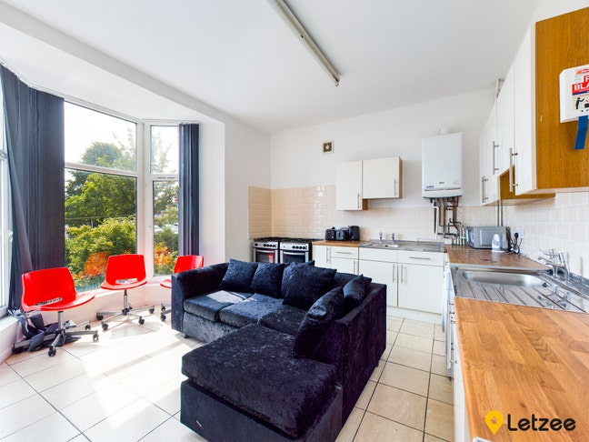 7 bed available for rent now Main Photo