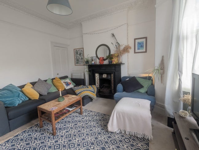 Double bedroom in Cotham  Main Photo