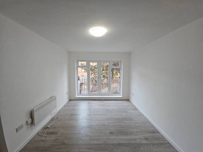 1 Bedroom Flat Available in Tottenham Hale N17 Main Photo