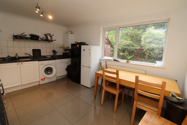 Spacious Double Room in Caledonian road Main Photo