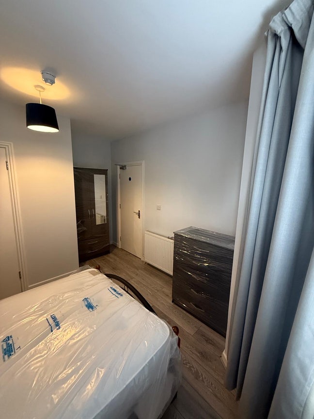 1 Room available in a friendly house Main Photo