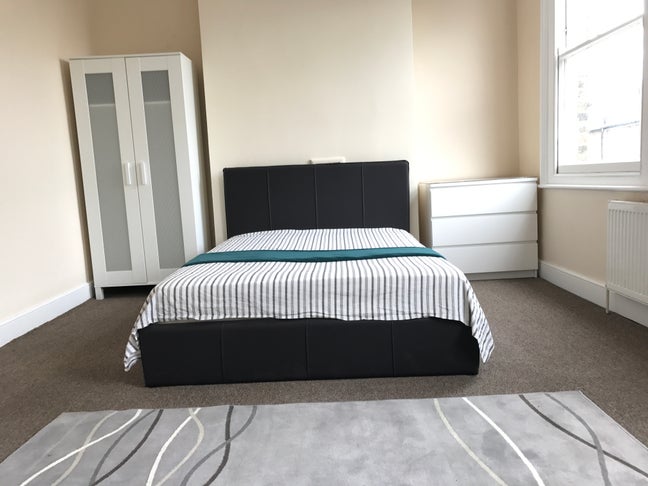 Massive Bedroom. Bruce Grove/Seven sisters.Couples Main Photo