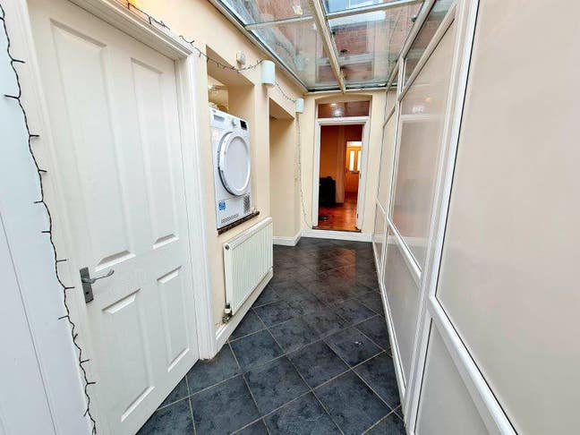 Double room for rent £650 pcm including bills Main Photo