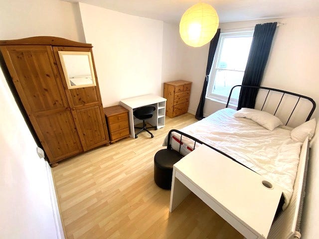 N1: Spacious Room in Angel with Private Patio Main Photo