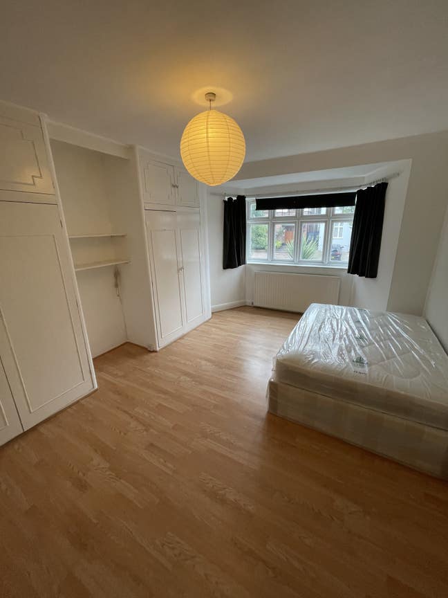 🏡 Spacious En Suite Room – New Pics Coming Soon  Main Photo