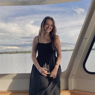 Professional Female seeks a single or double room Main Photo