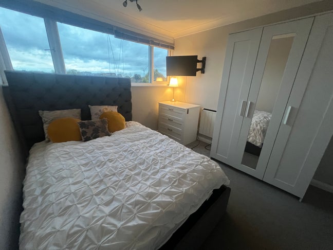 Refurbished Home Near Station & Hospital Main Photo