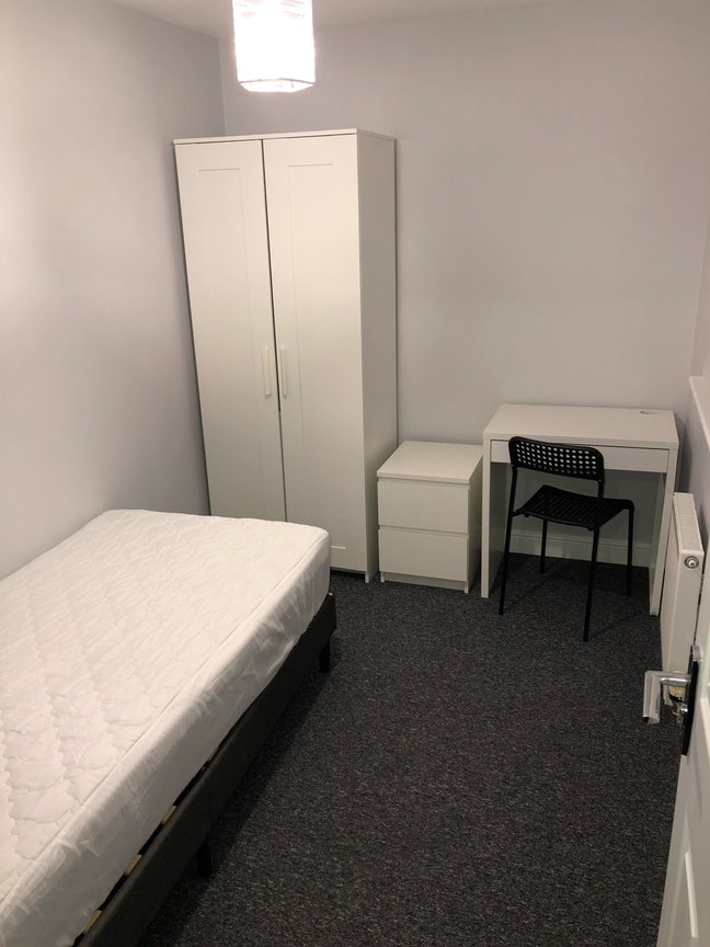 *Double & Single Furnished Rooms* Main Photo