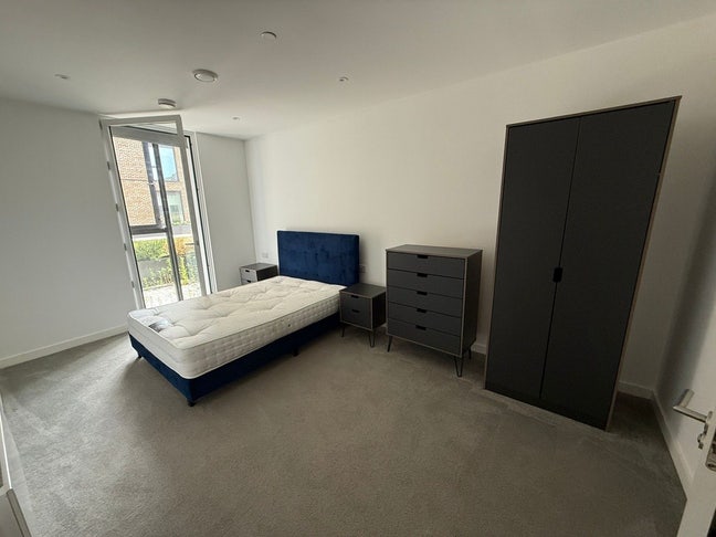 2 Bed Flat, Wharf End, M17 Main Photo