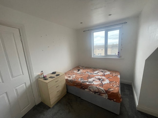 Large double room available Main Photo