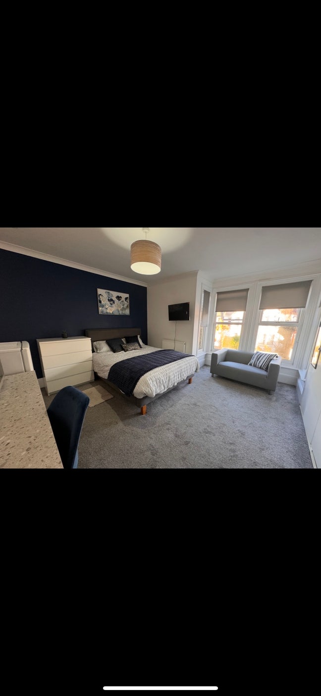 Huge kitchenette  with glass staircase Rock Avenue Main Photo