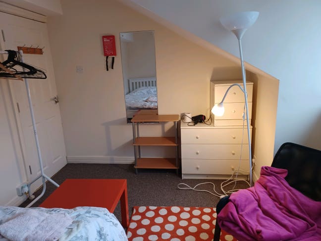 Chapel Allerton 1 room NOW 1 room 8th Sept Main Photo