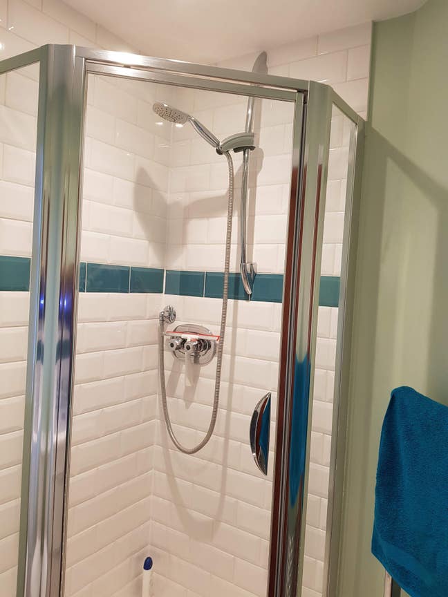 Quaint self contained studio with separate entranc Main Photo