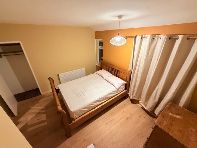 Newly furnished double bedroom  Main Photo