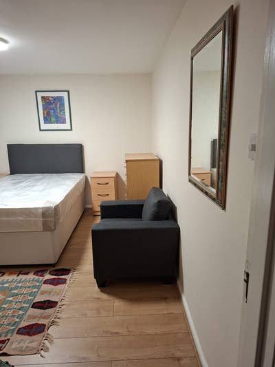 Room To Let NW2 Main Photo