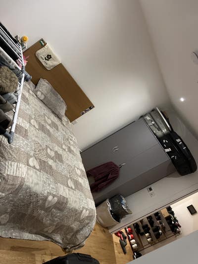 Room available for rent ready to move in urgently  Main Photo