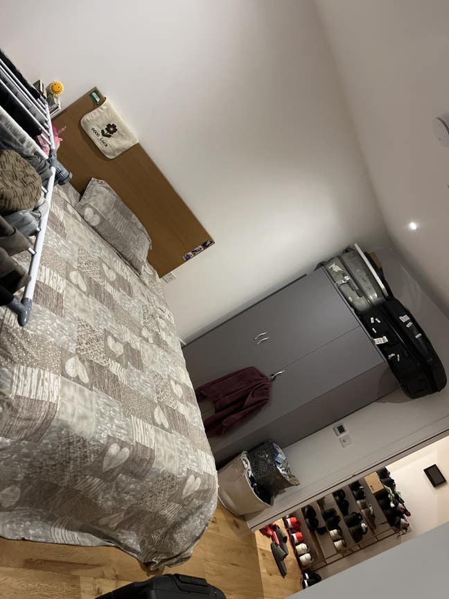 Room available for rent ready to move in urgently  Main Photo