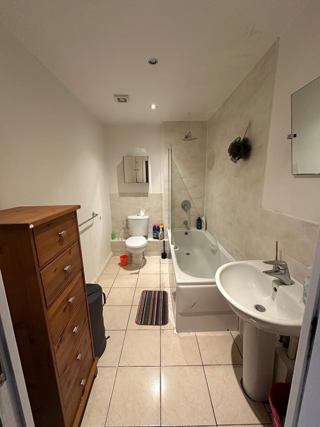 Student or IT professionals for single room. Main Photo