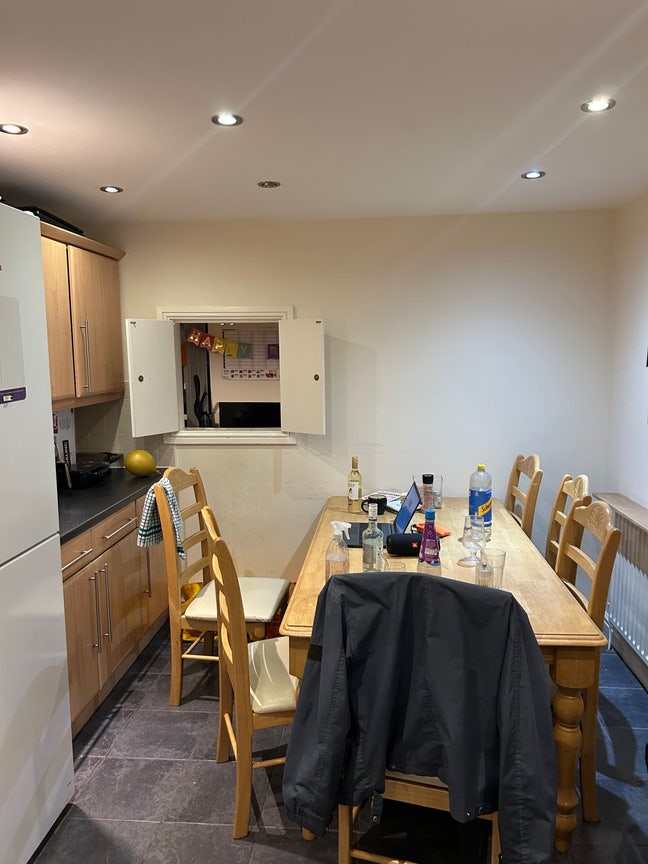 100£ finders fee  Main Photo