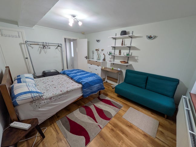 One double room with ensuite available Main Photo