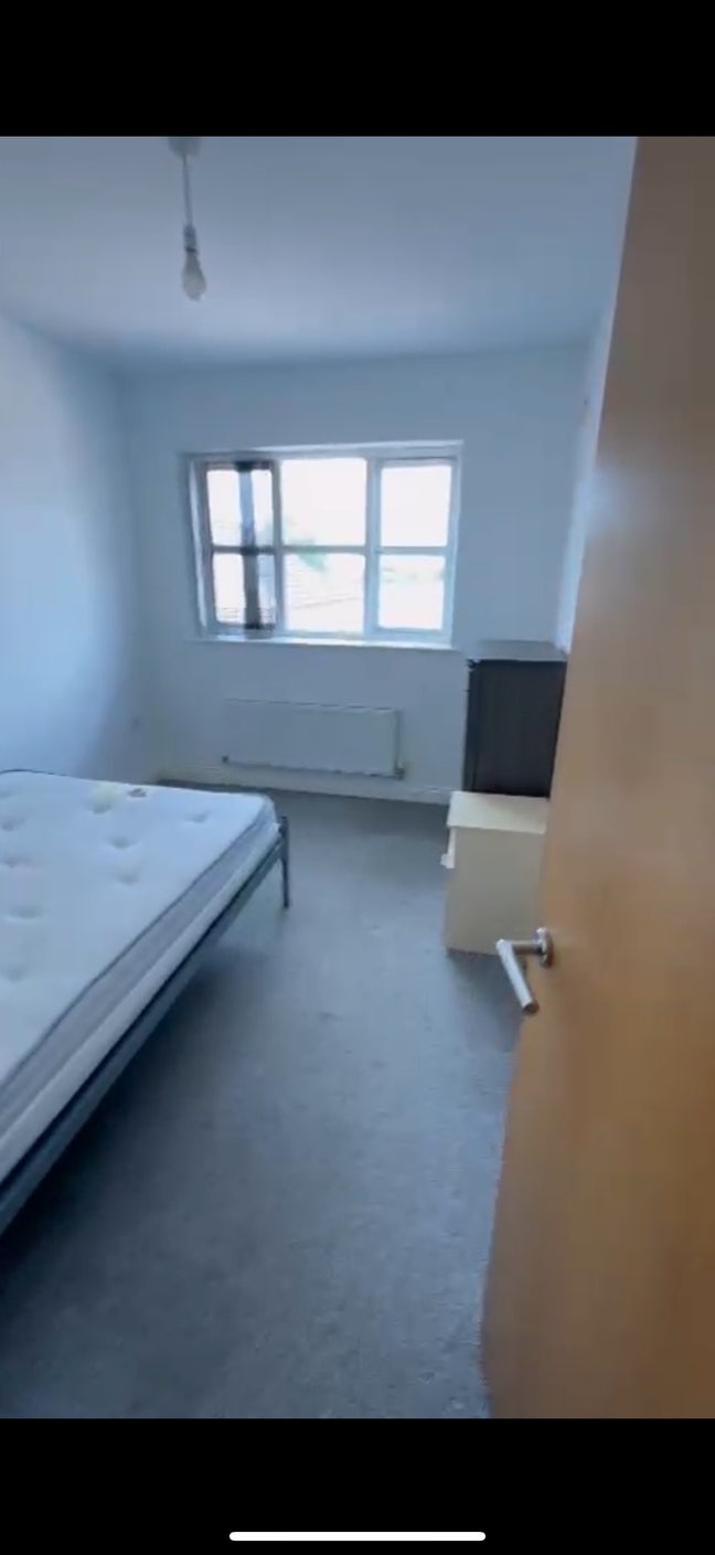 1 double bedroom with private bathroom to rent  Main Photo