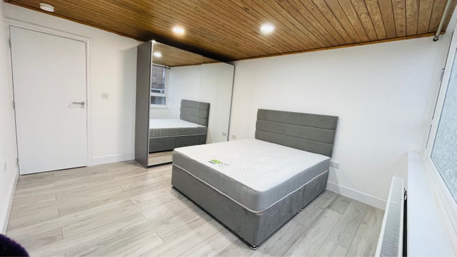 Big sized rooms available in Wembley Main Photo