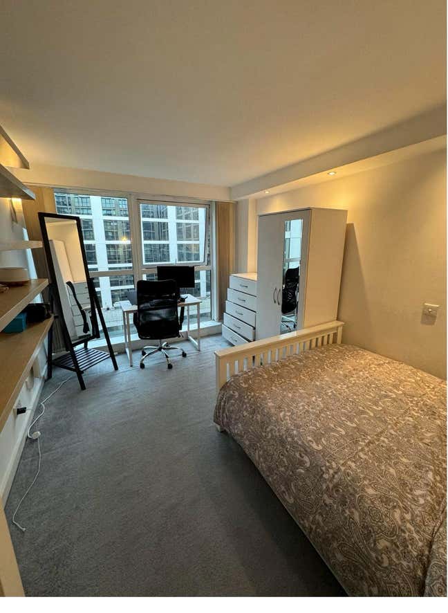 Looking for flatmate Main Photo