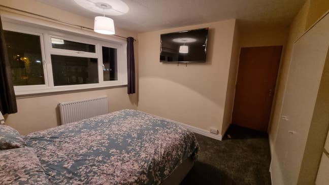 Large Double Room to Rent in Popular Ifield Drive  Main Photo