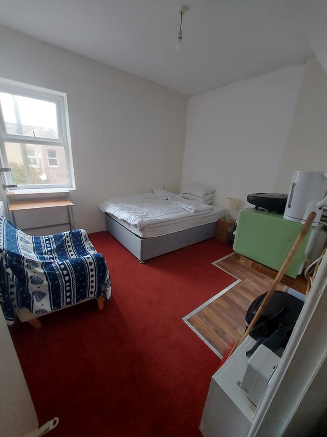 Independent self contained flat with kitchen&bath Main Photo