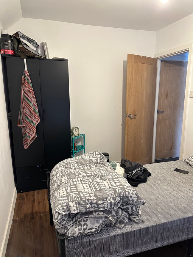 Sharing Room Available  Main Photo