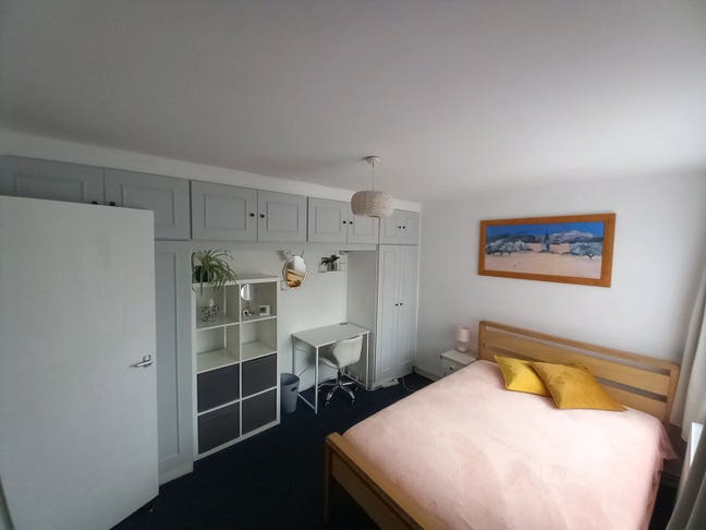 Double room for 1 person bills included Main Photo