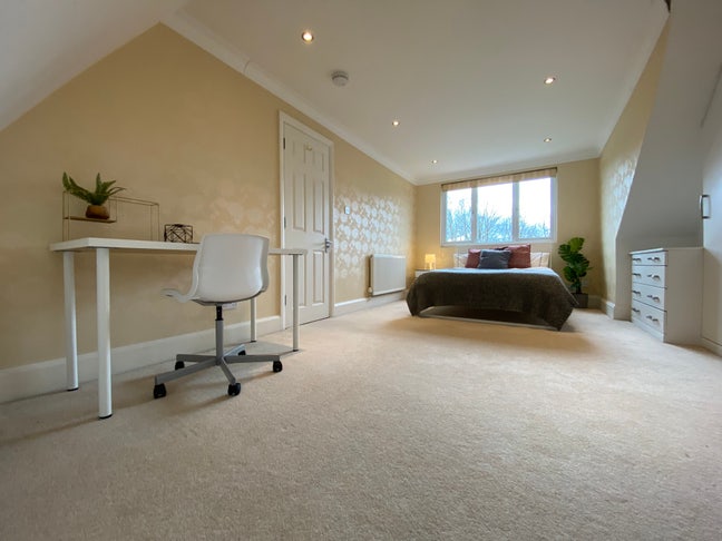 30 secs from Solihull Station  Main Photo