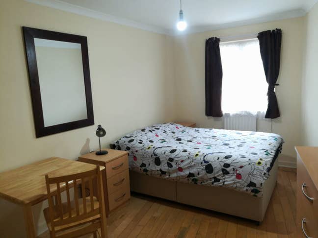   Bright, clean spacious rooms, easy going housema Main Photo