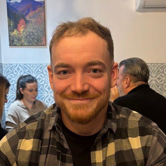 Young professional moving for work Main Photo