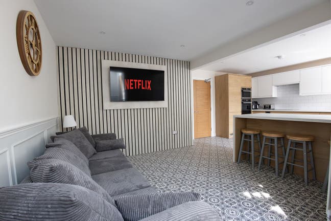 Rooms Available In Newly Refurb House  Main Photo