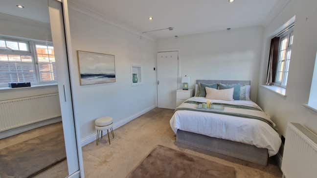 Spacious En Suite Room 10 mins from Hounslow West Main Photo