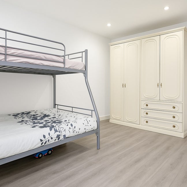 Single OR Double Room Avail in watford South Oxhey Main Photo