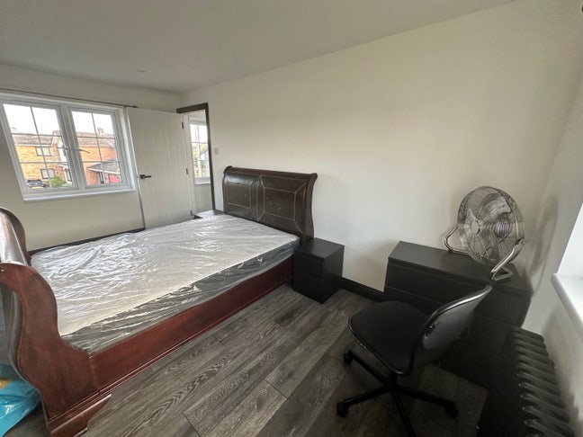 Large room in a beautiful house  Main Photo