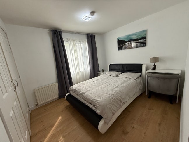 Double room in modern apartment - pop Trinity area Main Photo