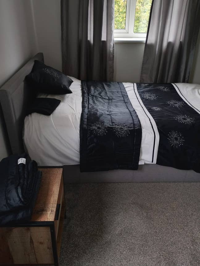 Room in shared house Main Photo