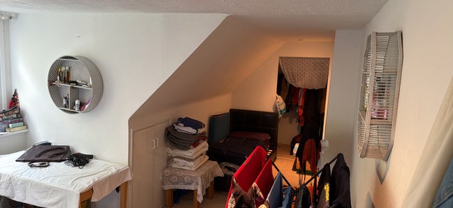 Furnished double room near Frimley Park Hospital Main Photo