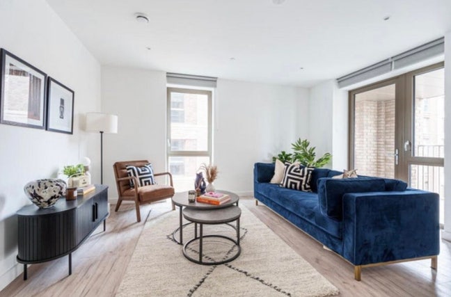 Fully furnished room available  Main Photo