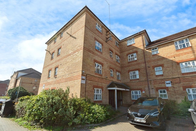 2 Bed 1 Bath near Ilford Ln - 15 mins to Barking Main Photo