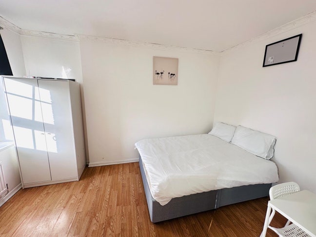 🏡 4 Rooms  in Whitechapel  – £800 to £1,050 pcm Main Photo