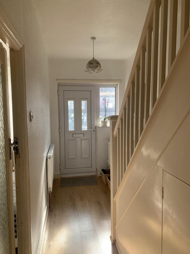 Spacious Double Bedroom for Professional Female  Main Photo