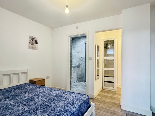 Crawling distance to Clapham Tube! Cleaner inc! Main Photo