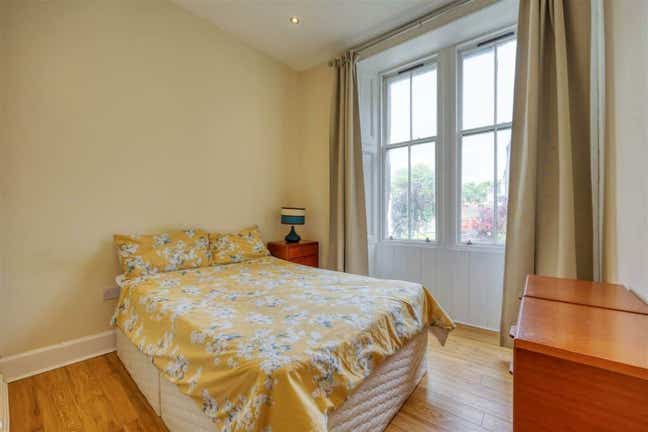 Double Bedroom with Private En-suites - UWS Main Photo