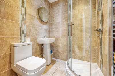 Double Bedroom with Private En-suites - UWS Main Photo