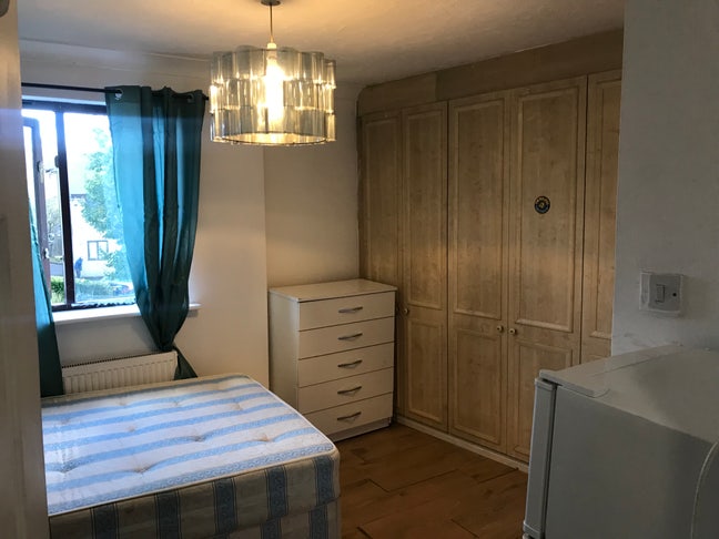 Single Room En-Suite Near Neasden Station Main Photo