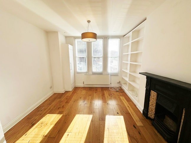 2 bedroom 2 bathroom property in Crouch End N8 Main Photo